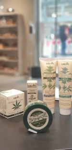 Körperbutter mit Olive & Cannabis Sativa Öl 75ml – Bild 3