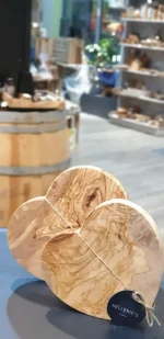 Brettchen in Herzform 24cm Olivenholz – Bild 4