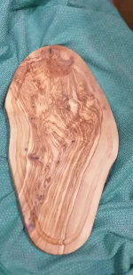 Brettchen 40cm mit Rille aus Olivenholz – Bild 6