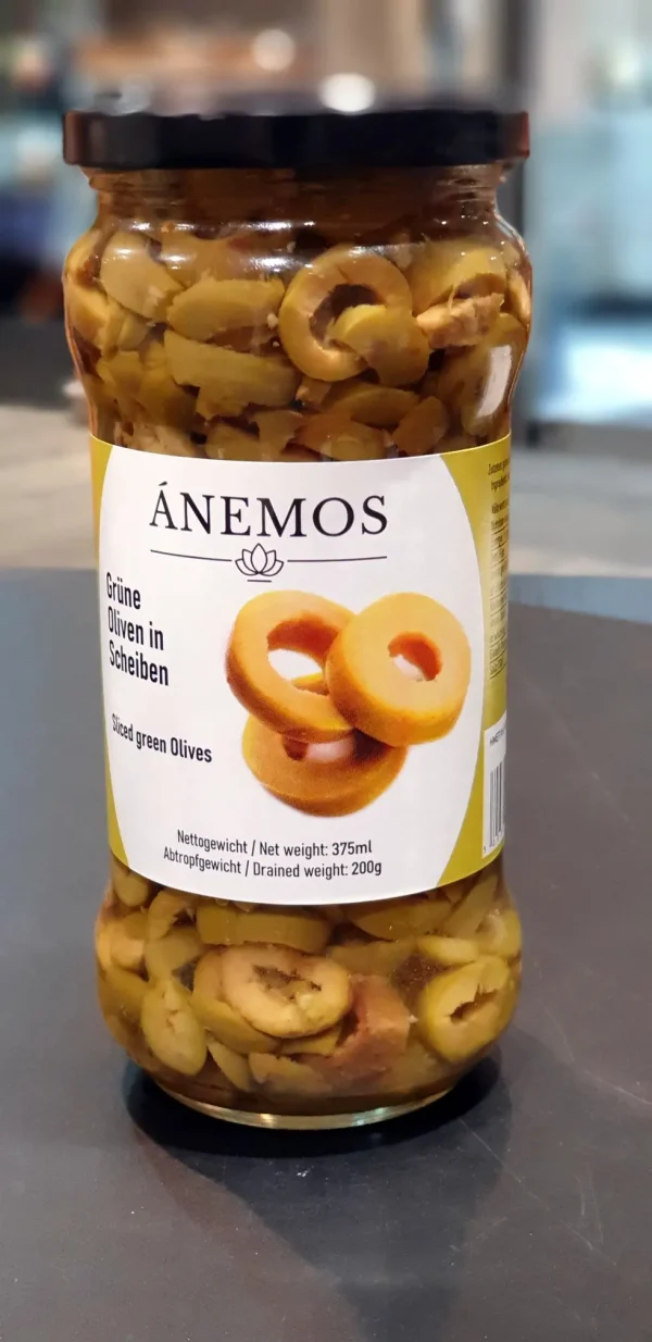 Grüne Oliven ànemos geschnitten