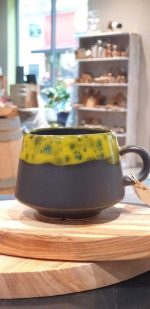 Tasse "Betty" aus Keramik "gelb/schwarz" handmade