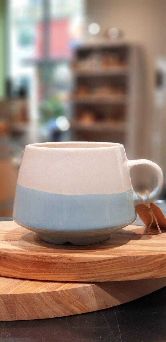 Tasse "Betty" aus Keramik "weiß/blau" handmade