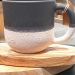 Peggy" keramische mok zwart/zand handgemaakt