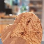 Hartvormig bord 24cm olijfhout