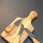 Kaasmessenset van olijfhout