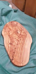 Brettchen 40cm mit Rille aus Olivenholz