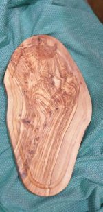 Brettchen 40cm mit Rille aus Olivenholz – Bild 7