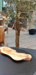 Brettchen mit Rinde 40cm aus Olivenholz HANDMADE – Bild 3