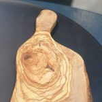 Bord met handvat 40cm gemaakt van olijfhout HANDMADE