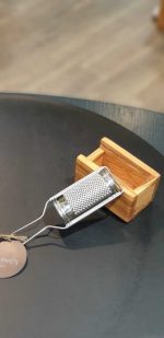 Reibe mit Auffangbehälter aus Olivenholz S Handmade – Bild 2