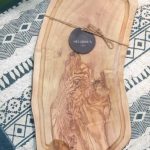 Bord 45cm met groef gemaakt van olijfhout